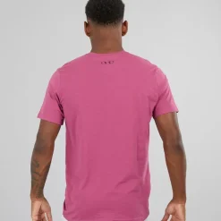 Herre UA Sportstyle Venstre Bryst Kortærmet T-shirt Fuchsia Dusk /​ Mørk Maroon