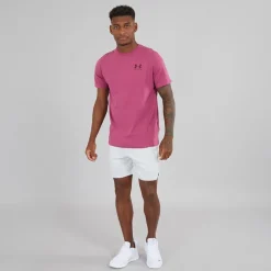 Herre UA Sportstyle Venstre Bryst Kortærmet T-shirt Fuchsia Dusk / Mørk Maroon
